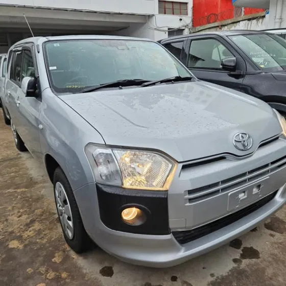 2019 Toyota Succeed photo 1